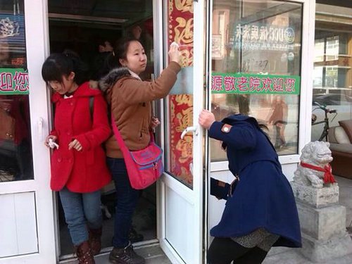 探访敬老院 温暖老人心探访敬老院 温暖老人心