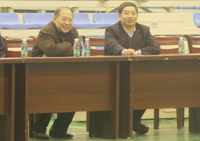 皖西学院体育学院代表队与南京军区代表队举行篮球友谊赛