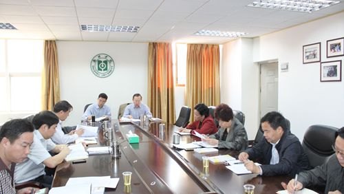 学院党委中心组召开学习会