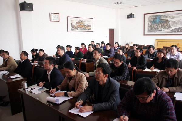 郑州职业技术学院组织党员干部收看吴天君书记专题报告