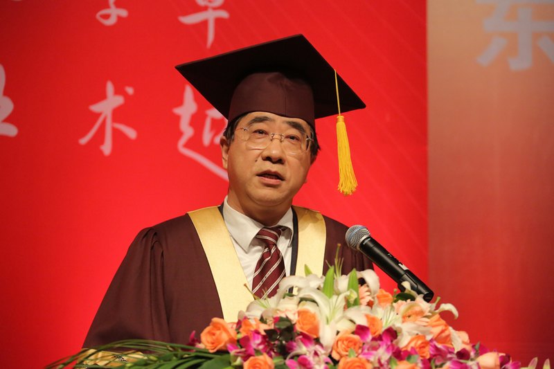 东华大学隆重举行2014届研究生毕业典礼暨学位授予仪式 147名博士1023名硕士挥别母校(图)