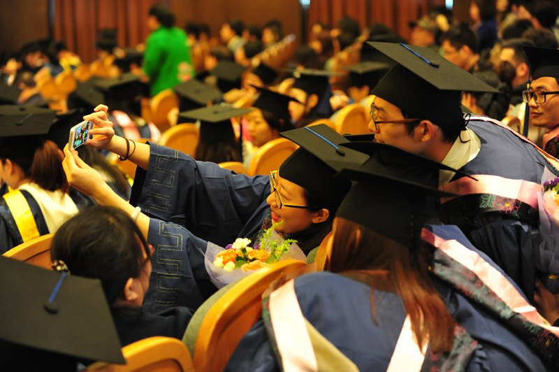 东华大学隆重举行2014届研究生毕业典礼暨学位授予仪式 147名博士1023名硕士挥别母校(图)