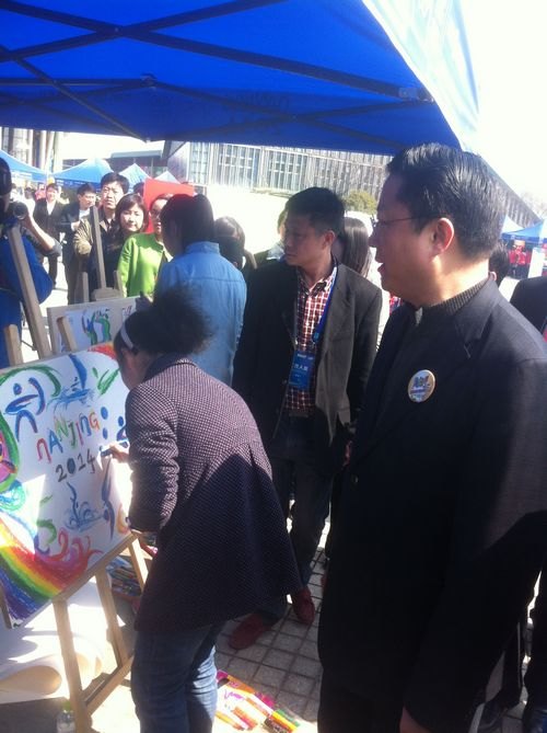 设计学院师生海报作品亮相第四届青奥文化节