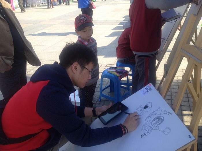 设计学院师生海报作品亮相第四届青奥文化节