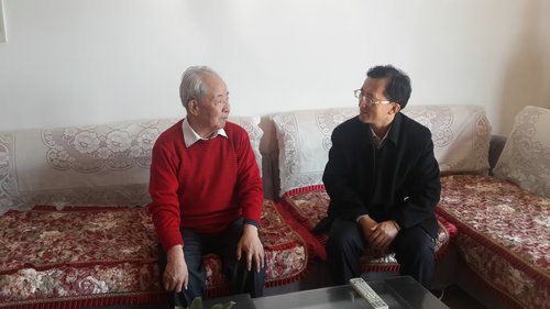 党委书记徐大林深入离退休老领导家征求意见党委书记徐大林深入离退休老领导家征求意见