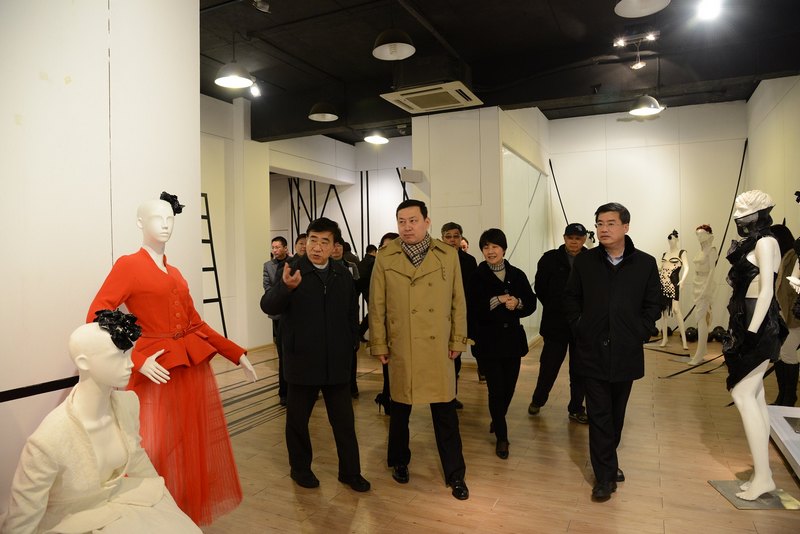 环东华时尚创意产业集聚区推进工作会召开 强调区校联动 优势互补 加快推进集聚区建设