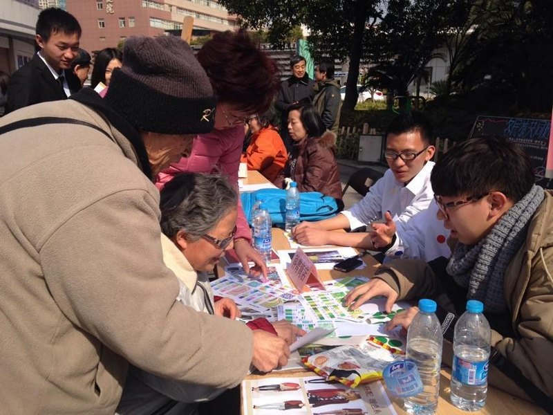 志愿接力 感恩奉献 公益传承 东华学子积极开展主题活动践行雷锋精神
