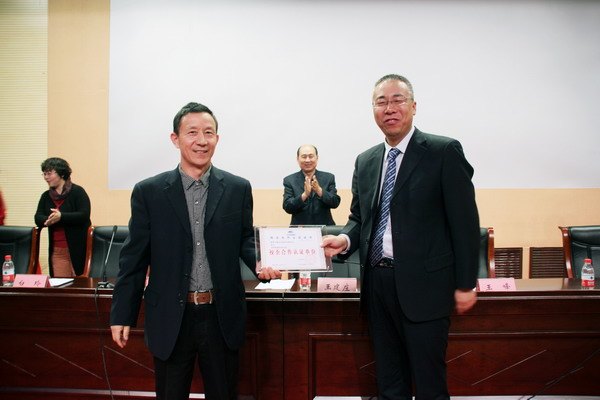 郑州职业技术学院召开第二届“宇通班”开班典礼暨奖学金颁奖大会