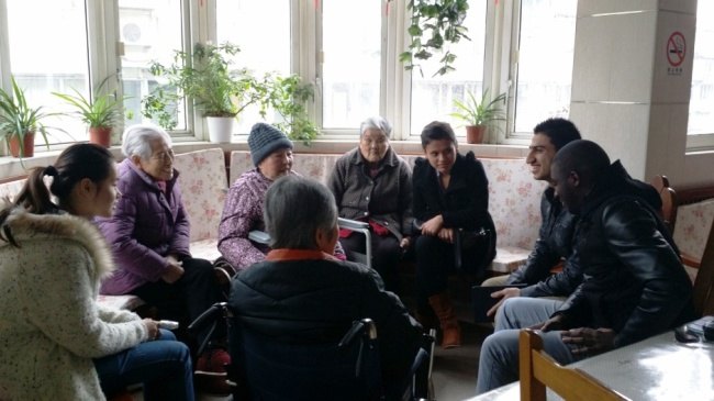 践行雷锋精神 塑造美好心灵——外训系组织团员及留学生志愿者参加学雷锋活动