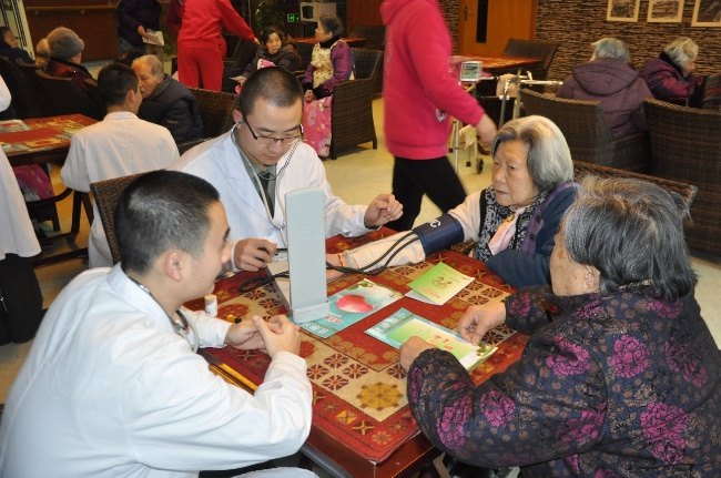 养老院的暖意 军民间的温情