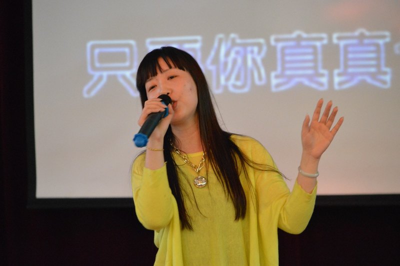 管理学院举办首届教职工卡拉OK比赛