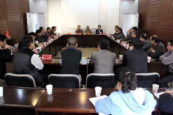 广东大埔县考察团来景德镇陶瓷学院参观考察