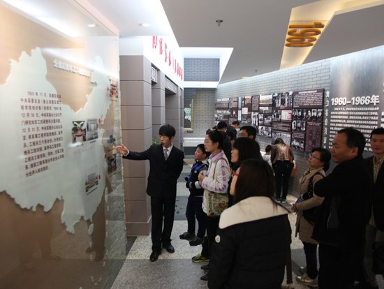 南京理工大学泰州科技学院组织教职工赴南理工参观校史馆
