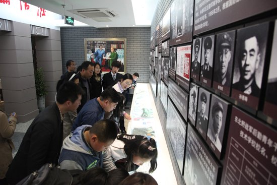 南京理工大学泰州科技学院组织教职工赴南理工参观校史馆