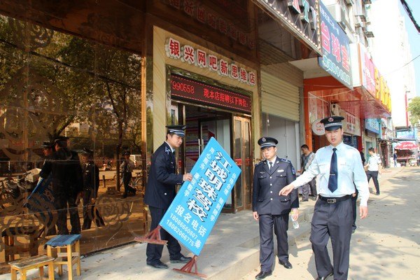 东湖高新区对学校流芳校区周边环境开展综合整治工作