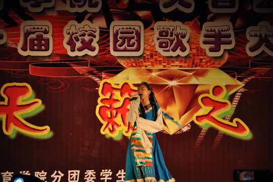 体育学院举办第十届“校园歌手大赛”