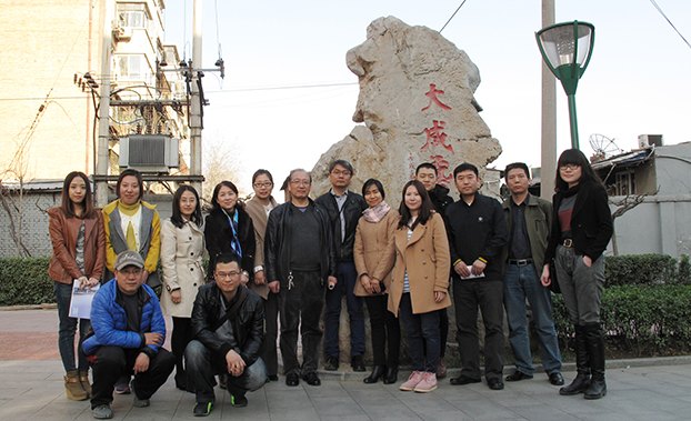 讲授红色经典:油画系党支部开展“红色1+1”活动