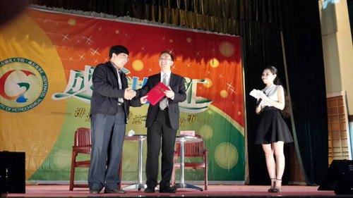 企业家成长故事汇:与大学生分享创业历程和经验