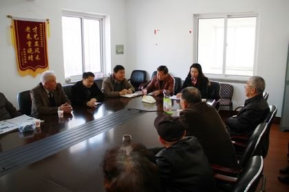 党委书记秦秋田、副校长方鸿志召开离退休职工代表座谈会听取意见