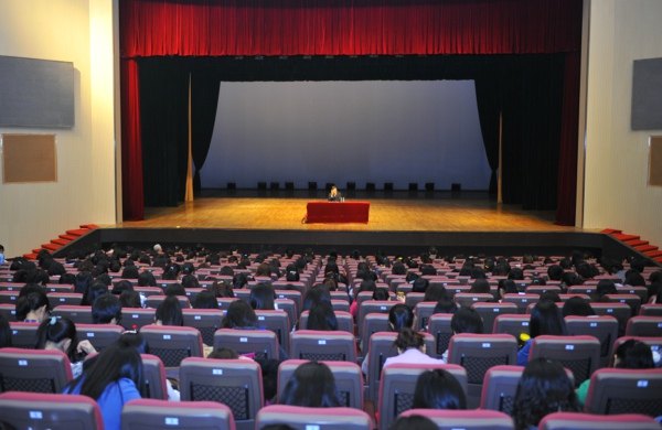 南图馆长徐小跃做客金陵学院畅谈“国学与人生”