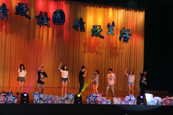 金陵学院第十届“我爱MIC”校园歌手大赛成功举办